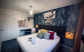 R1 Superking Sized Bed & 65