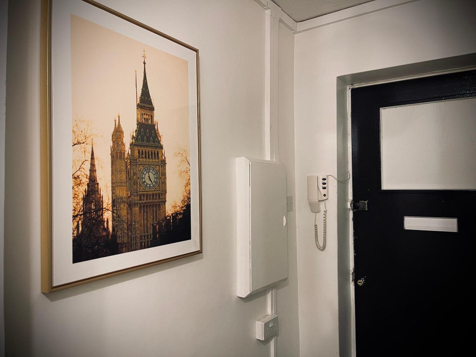 Apartamento R1 Superking Sized Bed & 65" Tv On The Wall In Clapham Londres Exterior foto